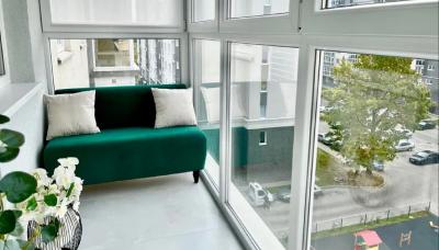 Как расставить мебель на балконе:  7 интересных идей для интерьера от покупателей MONOFIX